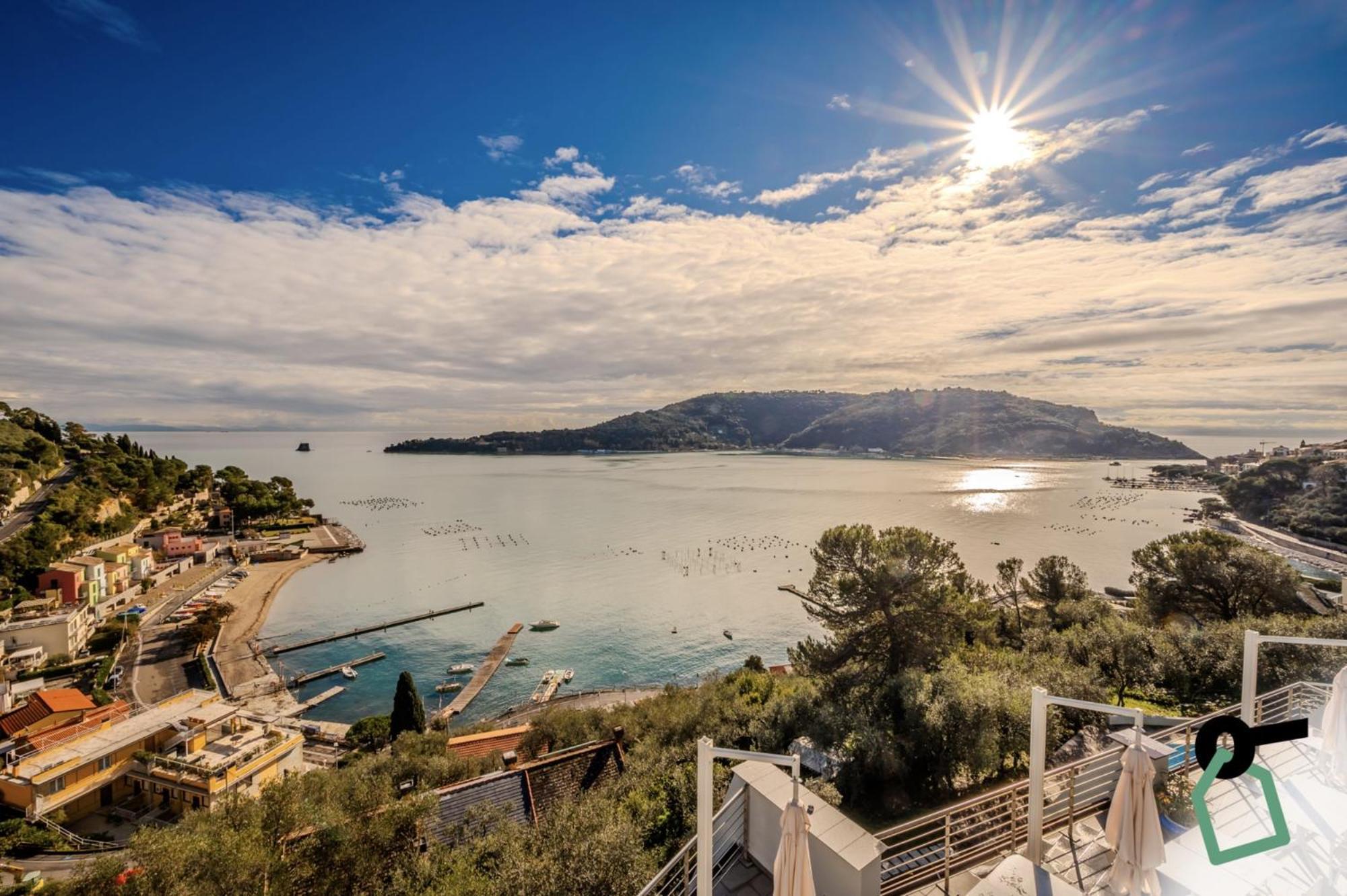 Hotiday Room Collection - Porto Venere Luaran gambar